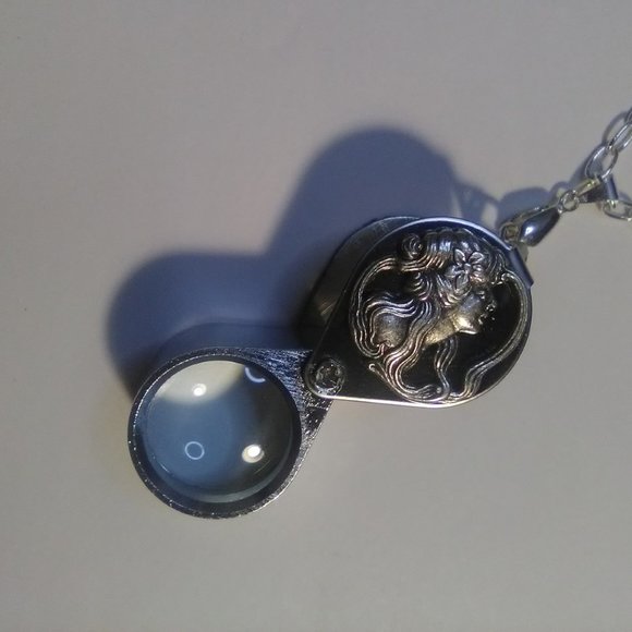 Magnifying Glass Art Nouveau Lady Face Loupe Pendant Necklace 20x - Picture 6 of 8